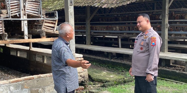 Sambangi Warga Peternak Ayam Petelur, Kapolres Blitar Sisipkan Pesan Kamtibmas*