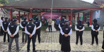 Bhabinkamtibmas  Polsek Ponggok Polres Blitar kota  Hadiri Pelantikan Pantarlih