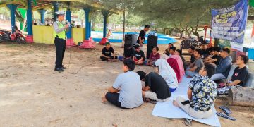 Humanis, Polisi Sosialisasi Ops Keselamatan Semeru 2023 di Area Wisata Pamekasan