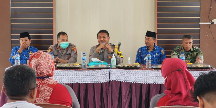 Polres Blitar Kota Gelar Jum’ at Curhat Di Kelurahan Gedog