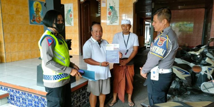 Wisatawan Dihimbau Tertib Berlalu Lintas Oleh Satuan Lalu Lintas Polres Tabanan