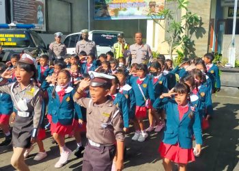 Polsek Baturiti Terima 45 Anak TK Dalam Acara Polisi Sahabat Anak