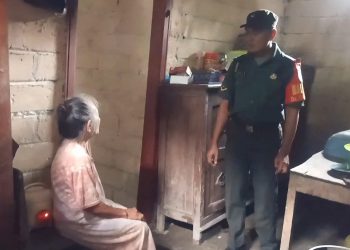 Bantu Warga Kurang Mampu, Anggota Koramil Panggungrejo Laksanakan Program Babinsa Masuk Dapur