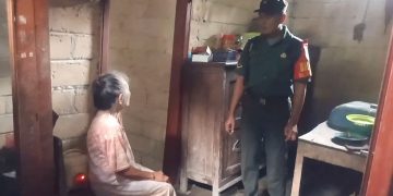 Bantu Warga Kurang Mampu, Anggota Koramil Panggungrejo Laksanakan Program Babinsa Masuk Dapur