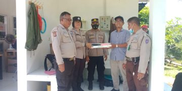 Polsek Selbar Dan Binmas Polres Tabanan Serahkan Sarana Kontak
