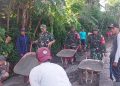Tingkatkan Semangat Gotong Royong, Anggota Koramil Kesamben Bersama Warga Gelar Kerja Bakti Pengecoran Jalan