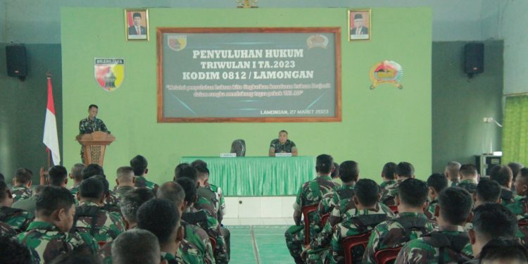 Tingkatkan Displin Dan Taat Hukum, Anggota Kodim 0812/Lamongan Terima Penyuluhan Hukum