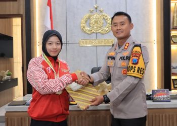 Berhasil Membawa Pulang Emas, Nadia Agis Dapat Penghargaan dari Kapolres Madiun