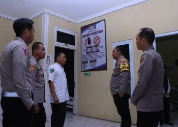 Kapolres Ngawi AKBP Dwiasi Wiyaputera, S.H, S.I.K, M.H melaksanakan pengecekan hasil renovasi ruangan dan kebersihan Mapolres Ngawi pada Senin, (27/03/2023)