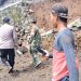 Pasca Tanah Longsor, TNI-Polri Bersinergi Bersihkan Sisa Material Longsor di Desa Genting Gunung Sukorejo
