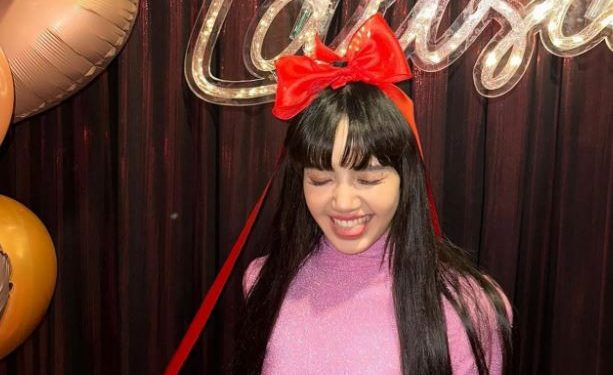 Lisa BLACKPINK Pamer Hadiah Ultah Mewah dari Bvlgari dan Celine