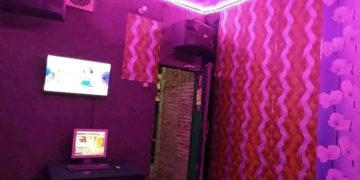 Cafe cafe karaoke di babat di bulan puasa masih buka ,tidak menghiraukan himbauan pemerintah.