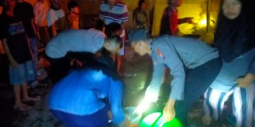Gercep, Polsek Kwadungan Bantu Padamkan Kebakaran Rumah