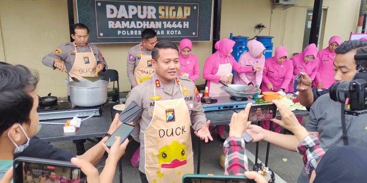 Polres Blitar Kota Dirikan Dapur Sigap Ramadhan, Sediakan Ratusan Porsi Menu Buka Puasa