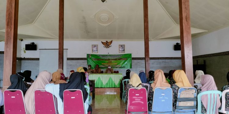 Penerimaan Honor Kader Posyandu Dan PMT balita desa tanggung gunung lancar dan kondusif