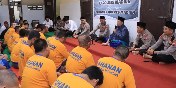 Kapolres Madiun Gelar Buka Bersama dengan Puluhan Tahanan di Rutan Polres