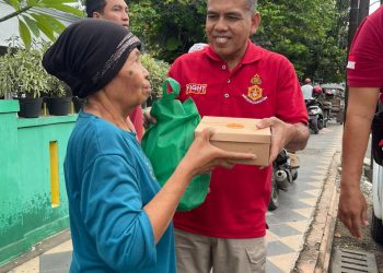 Tebar Kebaikan di Bulan Ramadhan, Sat Resnarkoba Polres Kendal Bagikan Ratusan Takjil dan Paket Sembako