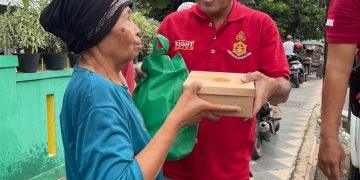 Tebar Kebaikan di Bulan Ramadhan, Sat Resnarkoba Polres Kendal Bagikan Ratusan Takjil dan Paket Sembako