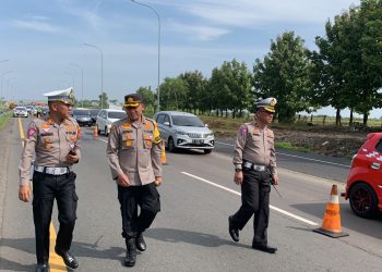 Kabid Humas Polda Jabar : Polisi Cek Arus Lalu Lintas Dan Perbaikan Jalan Di KM 152 – 166 Tol Cipali