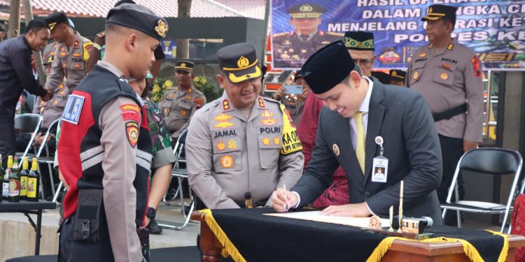 Polres Kendal Musnahkan 2.339 Botol Minuman Keras