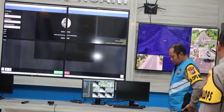 Kapolres Ngawi Cek Pos Melalui Aplikasi SOT Presisi Mabes Polri