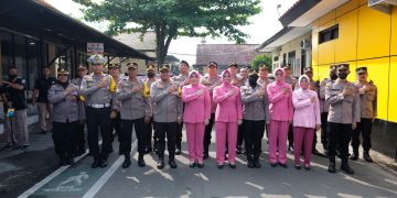 Polres Blitar kota Bagikan  Zakat Fitrah Sebanyak 1.527 KG Kepada Para Babinkamtibmas