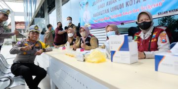 Polres Blitar Kota Gelar Tes Urine Sopir Bus di Terminal Patria