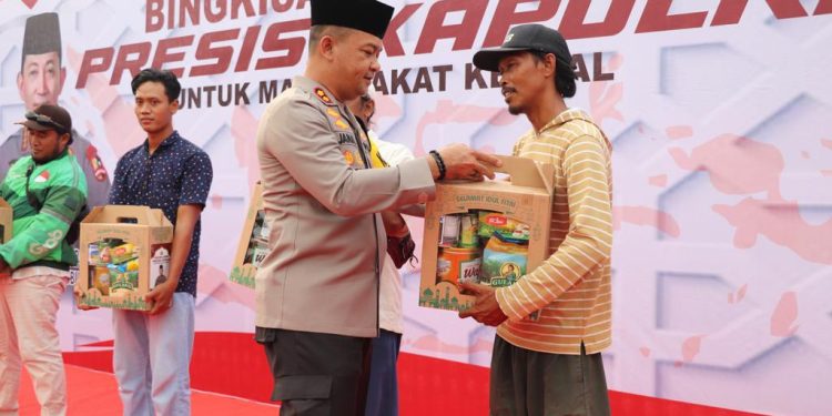 Wujud Kepedulian Kepada Masyarakat, Polres Kendal Bagikan Bingkisan Menjelang Hari Raya Idul Fitri 1444 H