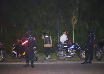 BERI PERTOLONGAN KEPADA MASYARAKAT YANG MENGALAMI LAKA LANTAS