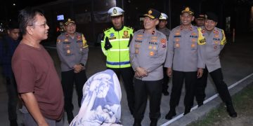 Bersama Instansi Terkait, Polsek Geneng Bantu Evakuasi Korban Tenggelam di Sungai