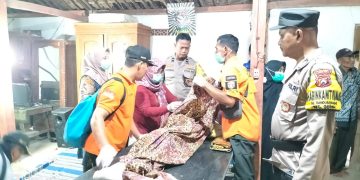 Bersama Instansi Terkait, Polsek Geneng Bantu Evakuasi Korban Tenggelam di Sungai