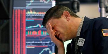 Wall Street Tersungkur, Investor Khawatir Lonjakan Harga Minyak Bebani Ekonomi Global