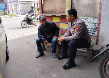 Kabid humas polda jabar : Pantau Situasi, Unit Patroli Polisi Kunjungi Juru Parkir Mini Market