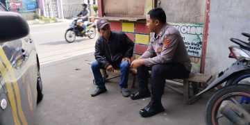 Kabid humas polda jabar : Pantau Situasi, Unit Patroli Polisi Kunjungi Juru Parkir Mini Market
