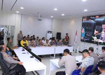 Kapolres Ngawi AKBP Dwiasi Wiyatputera S.H., S.I.K., M.H mengikuti Rakor Lintas Sektoral bersama Kapolri via zoom meeting pada Kamis, (06/04/2023)