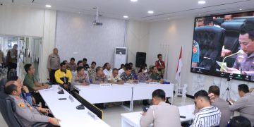 Kapolres Ngawi AKBP Dwiasi Wiyatputera S.H., S.I.K., M.H mengikuti Rakor Lintas Sektoral bersama Kapolri via zoom meeting pada Kamis, (06/04/2023)