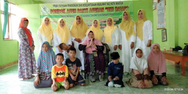 Perhutani Bersama IIK Perhutani Berikan Santunan Kepada Anak Yatim Piatu Siti Hajar Madiun