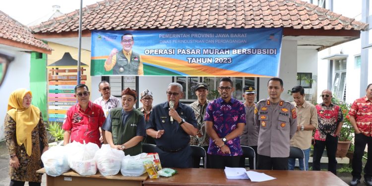 Stabilitaskan Harga Di Bulan Ramadhan,Polres Kuningan Monitoring Operasi Pasar Murah Bersubsidi