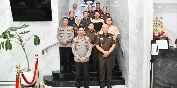 Jaga Stabilitas Keamanan,Kapolda Jabar Ciptakan  Sinergitas Dengan Kejati.