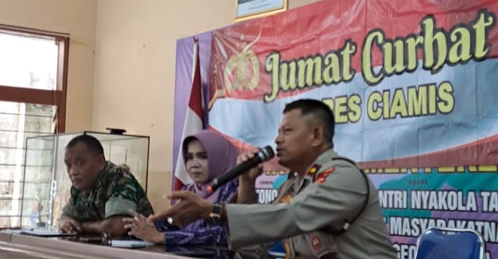 Kabid Humas Polda Jabar : Jumat Curhat, Polisi  Silaturahmi di Kantor Kecamatan Cikoneng