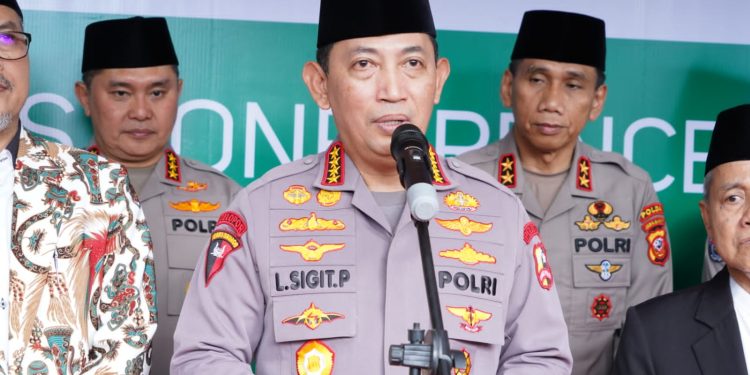 Jelang Idul Fitri,Kepadatan Kendaraan Di Kota Bandung Mengakibatkan  Arus Mudik Lebaran Macet Total.Kapolri Himbau Pemudik Hendaknya Berhati-hati di jalan.