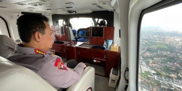 Kapolri Gunakan Heli Meninjau Suasana Menjelang Idul Fitri di Jakarta dan Sekitarnya.
