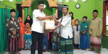 Perhutani Saradan Bagikan Mushaf Qur’an Kepada TPQ Al Bachruddin
