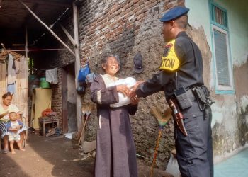 WUJUD KEPEDULIAN POLRI KEPADA MASYARAKAT YANG KURANG MAMPU, SAT BRIMOB POLDA JABAR BAGAIKAN SEMBAKO DIBULAN RAMADHAN