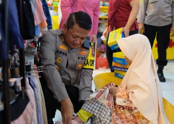 Berbagi Keceriaan, Kapolres Blitar Kota Ajak Anak Yatim, Stunting dan Diffabel Berbelanja Baju Lebaran