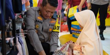 Berbagi Keceriaan, Kapolres Blitar Kota Ajak Anak Yatim, Stunting dan Diffabel Berbelanja Baju Lebaran