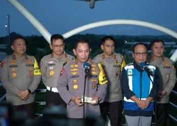 KAPOLRI  PANTAU ARUS BALIK DI KM 70