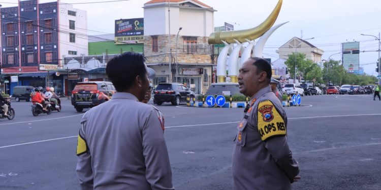 Hari Ke Enam Idul Fitri, Kapolres Ngawi Pantau Arus  Mudik Balik Di Kartonyono.