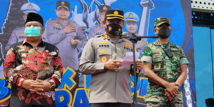 Puluhan Pemudik Tujuan Jakarta dan Surabaya Apresiasi Program Balik Mudik Gratis Polres Blitar Kota