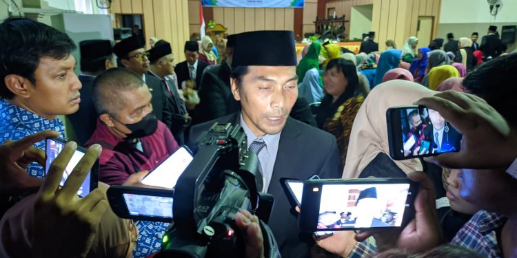 Hardiknas 2023, Ratusan SK Guru di Kabupaten Madiun Diserahkan